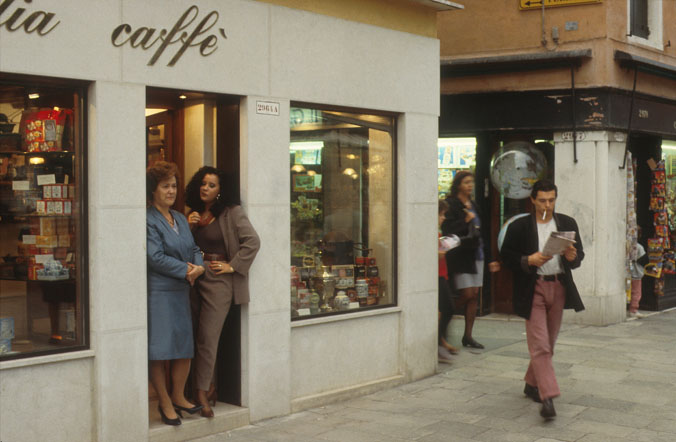 SHOPGIRLS VENICE F